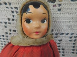 snow white red face